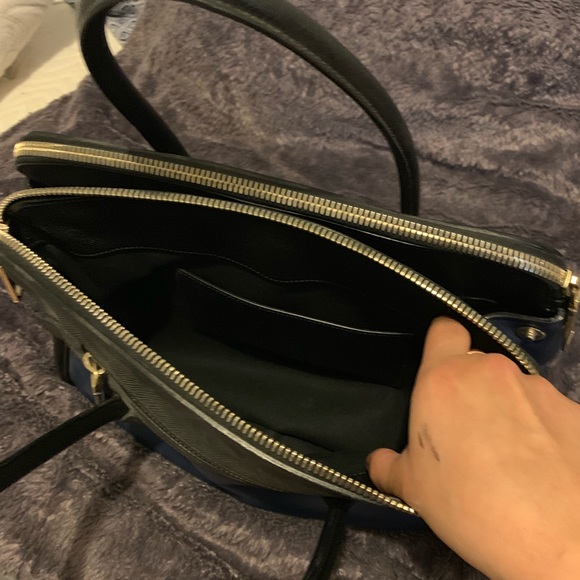 Prada handbag - Picture 2 of 8
